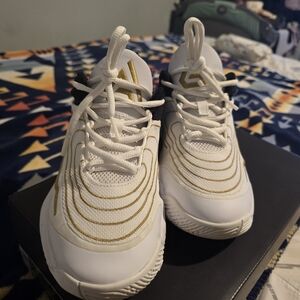 Nike Giannis Immortality 4 White Black Basketball Shoes FZ6734-100  Size 5.5Y